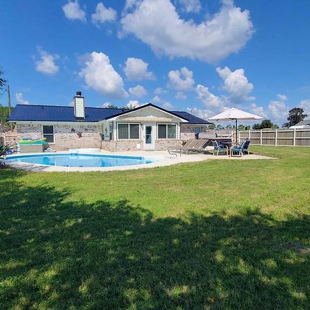 Welcoming Pensacola Home With Spacious Yard! Exterior photo