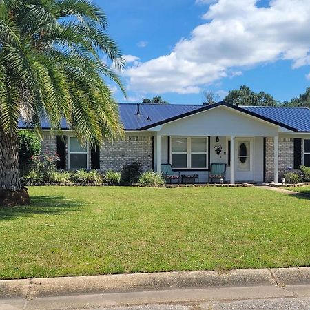 Welcoming Pensacola Home With Spacious Yard! Exterior photo