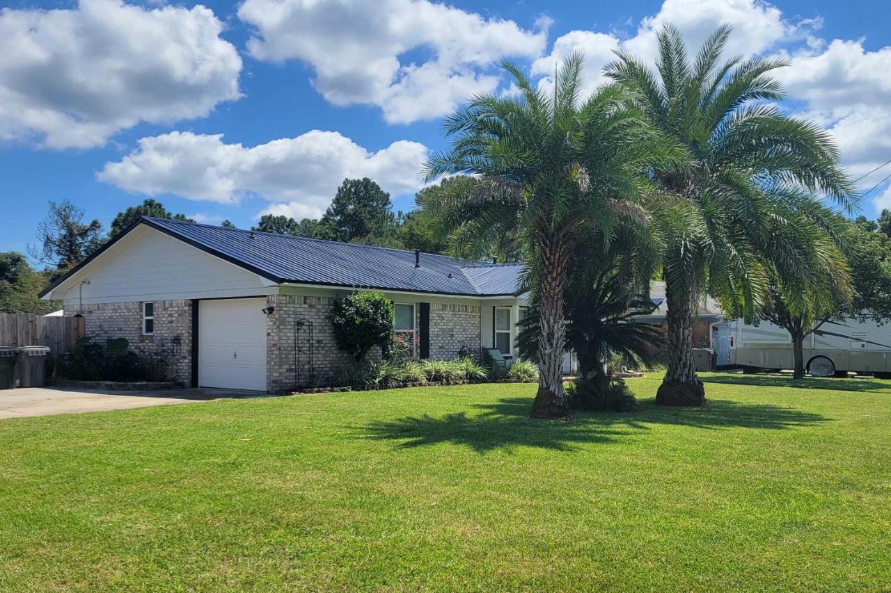 Welcoming Pensacola Home With Spacious Yard! Exterior photo